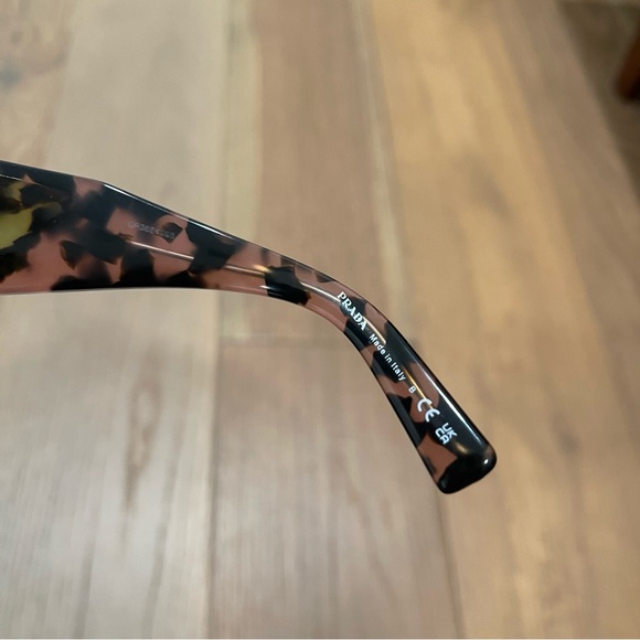 [authentic] Prada Sunglasses - Picture 8 of 15